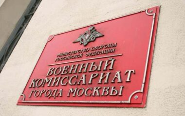 Какой максимальный возраст предусмотрен законом для службы по контракту?