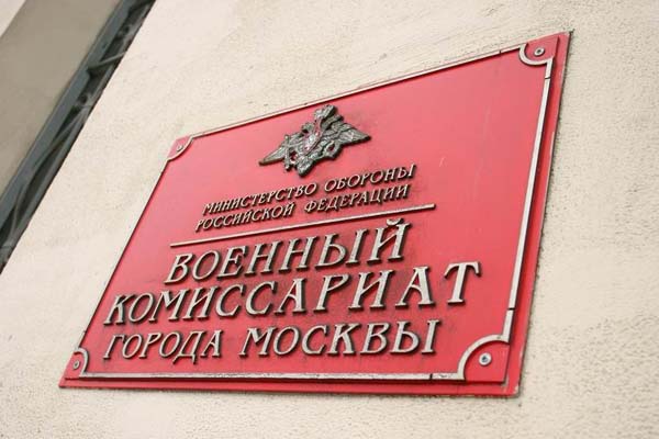 Какой максимальный возраст предусмотрен законом для службы по контракту?